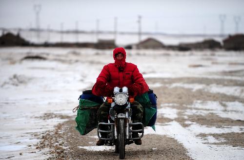 A herdsman transports milk to an acquisition point in Xilingol League of north China's Inner Mongolia Autonomous Region, Feb. 11, 2010.