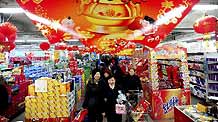 Citizens buy food and decorations for the Spring Festival, the Chinese traditional lunar Year of the Tiger, at a market in Shengyang, capital of northeast China's Liaoning Province, Feb. 12, 2010.