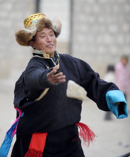 A Tibetan villager competes in a traditional game, in which participants try to shoot an oxhorn with stones, in a village of Lhasa, capital of southwest China's Tibet Autonomous Region, on Feb. 20, 2010. 
