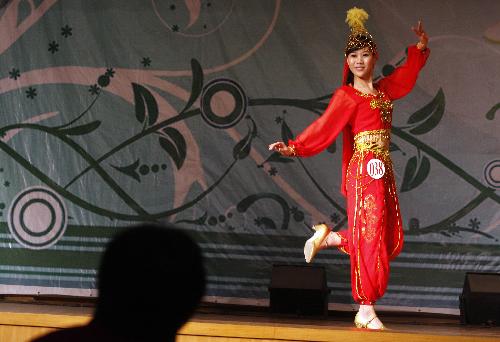 A student performs as a part of the entrance examination for act academies in Shandong University of Art and Design in Jinan Shungeng International Convention and Exhibition Center in Jinan, capital of east China's Shandong Province, Feb. 24, 2010.