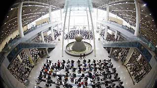 Students take part in the entrance examination for art academies in Shandong University of Art and Design in Jinan Shungeng International Convention and Exhibition Center in Jinan, capital of east China's Shandong Province, Feb. 24, 2010.
