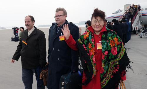 Members of the 11th National Committee of the Chinese People's Political Consultative Conference (CPPCC) from northwest China's Gansu Province arrive in Beijing, capital of China, March 1, 2010. T