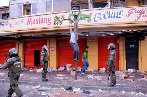 Policemen try to keep order in the quake-devastated Concepcion, Chile, March 1, 2010. 
