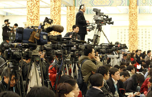 Journalists work during a news conference on the Third Session of the 11th National Committee of the Chinese People's Political Consultative Conference (CPPCC) at the Great Hall of the People in Beijing, capital of China, March 2, 2010.