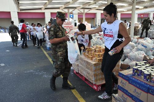 Soldiers and volunteers prepare to deliver rescue materials to local residents in the quake-devastated Talcahuano, south Chile, March 3, 2010.