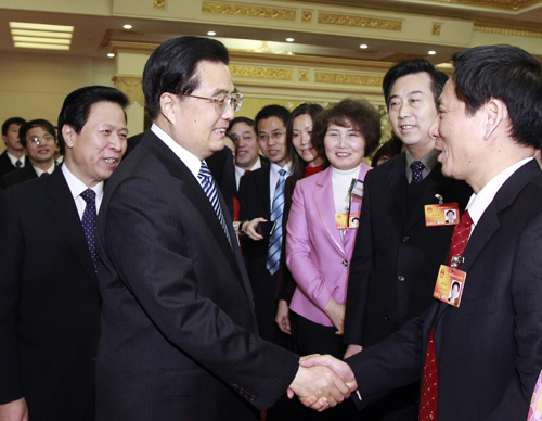 Chinese President Hu Jintao (L, front), meets with deputies to the Third Session of the 11th National People&apos;s Congress (NPC) from east China&apos;s Jiangsu Province, in Beijing, capital of China, March 5, 2010. Hu Jintao joined in the panel discussion of Jiangsu delegation on the opening day of the Third Session of the 11th NPC.