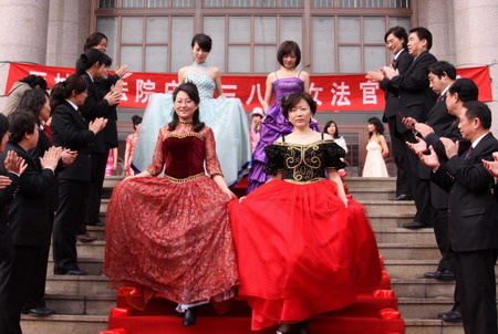 Women judges in evening dresses walk on the red carpet to celebrate the upcoming International Women's Day in Jinan, capital city of east China's Shandong province, March 4, 2010.
