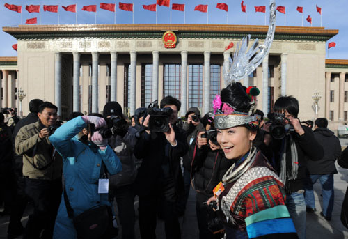 A deputy to the Third Session of the 11th National People&apos;s Congress (NPC) walks to the Great Hall of the People in Beijing, capital of China, March 5, 2010. The Third Session of the 11th NPC opened on Friday.