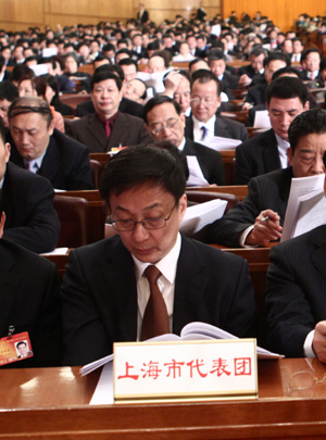 The delegation to the Third Session of the 11th National People&apos;s Congress (NPC) from east China&apos;s Shanghai Municipality attends the opening meeting of the Third Session of the 11th NPC at the Great Hall of the People in Beijing, capital of China, March 5, 2010. 