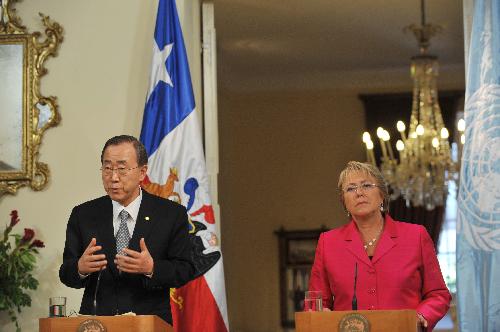 United Nations Secretary-General Ban Ki-moon (L) and Chile's President Michelle Bachelet attend a news conference in Santiago, capital of Chile, March 5, 2010. Ban Ki-moon on Friday pledged US$10 million aid from the Central Emergency Fund of the United Nations to the quake-hit Chile.