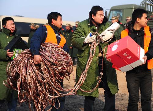 Rescuers prepare to send sound and light instruments to mining platform undrground at the site of flooded coal mine in Wuhai, north China&apos;s Inner Mongolia Autonomous Region, March 6, 2010.