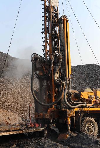 A drilling machine works at the site of the flooded coal mine in Wuhai, north China&apos;s Inner Mongolia Autonomous Region, March 6, 2010.