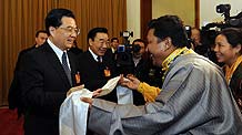 Chinese President Hu Jintao (L, front) receives Hada from a Tibetan deputy when joining a panel discussion with deputies to the Third Session of the 11th National People's Congress (NPC) from west China's Tibet Autonomous Region, in Beijing, capital of China, March 6, 2010.