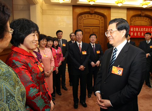 Chinese President Hu Jintao talks with deputies to the Third Session of the 11th National People&apos;s Congress (NPC) from Tianjin Municipality, in Beijing, capital of China, March 8, 2010.