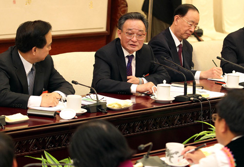 Wu Bangguo, chairman of the Standing Committee of the National People&apos;s Congress (NPC), joined a panel deliberation on the draft amendment to the Electoral Law with lawmakers from the southwestern Yunnan Province, in Beijing, capital of China, March 8, 2010.