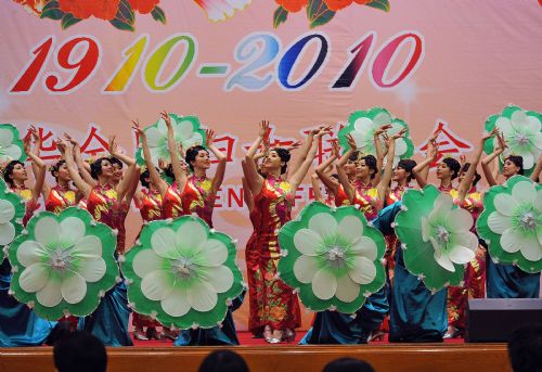 Dancers perform during a reception organized by All-China Women&apos;s Federation for women from China and abroad to mark the 100th anniversary of the International Women&apos;s Day, at the Great Hall of the People in Beijing, capital of China, March 8, 2010.