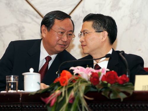 Wan Jifei (L) and Zhou Hanmin, members of the 11th National Committee of the Chinese People's Political Consultative Conference (CPPCC), exchange ideas during a news conference held by the Third Session of the 11th National Committee of the CPPCC on the 2010 Shanghai World Expo in Beijing, capital of China, March 8, 2010. 