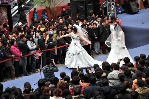 A Miss Plump beauty contest is held at a shopping mall in Shenyang, capital of northeast China's Liaoning Province, March 8, 2010. 