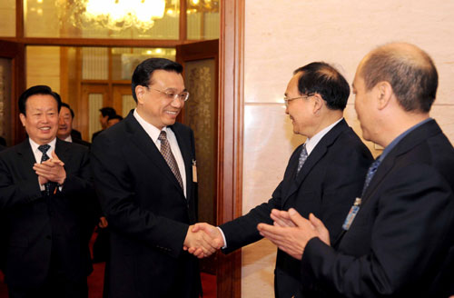 Chinese Vice Premier Li Keqiang (2nd L, front), joins a panel discussion with deputies to the Third Session of the 11th National People&apos;s Congress (NPC) from northwest China&apos;s Ningxia Hui Autonomous Region in Beijing, capital of China, March 11, 2010.