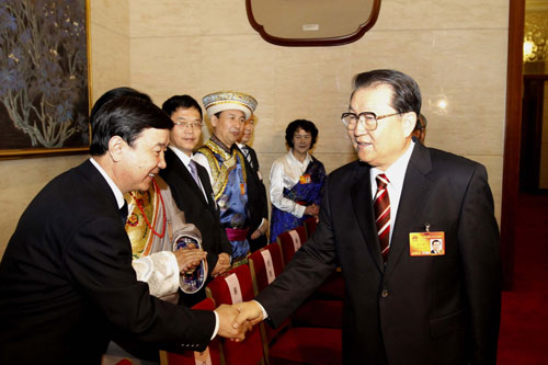 Li Changchun (R, front), member of the Standing Committee of the Political Bureau of the Communist Party of China (CPC) Central Committee, joins a panel discussion with deputies to the Third Session of the 11th National People&apos;s Congress (NPC) from west China&apos;s Qinghai Province in Beijing, capital of China, March 11, 2010. 