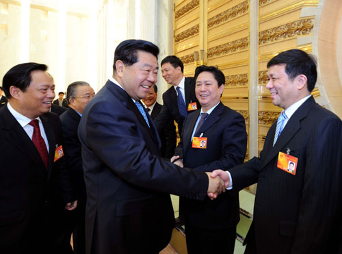 Jia Qinglin (2nd L, front), chairman of the National Committee of the Chinese People&apos;s Political Consultative Conference (CPPCC), joins a panel discussion with deputies to the Third Session of the 11th National People&apos;s Congress (NPC) from southeast China&apos;s Taiwan Province in Beijing, capital of China, March 11, 2010.