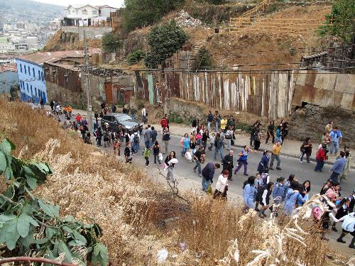 People move to a safer place after the tsunami warning was issued following four strong aftershocks, in Valparaiso, Chile, March 11, 2010. 