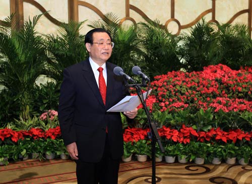 Wang Gang, vice chairman of the National Committee of the Chinese People's Political Consultative Conference (CPPCC), addresses a banquet with deputies to the Third Session of the 11th CPPCC Conference from south China's Hong Kong Special Administrative Region (SAR) and Macao SAR in Beijing, capital of China, March 11, 2010.