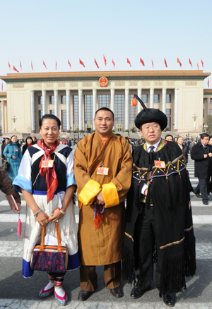 Members of the 11th National Committee of the Chinese People's Political Consultative Conference (CPPCC) leave the Great Hall of the People in Beijing, capital of China, March 13, 2010.