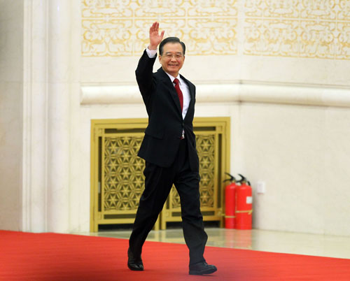 Chinese Premier Wen Jiabao arrives for a press conference after the closing meeting of the Third Session of the 11th National People's Congress (NPC) at the Great Hall of the People in Beijing, capital of China, March 14, 2010.