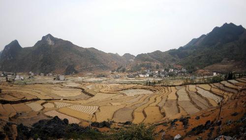 Photo taken on March 17, 2010 shows the thirsty fields of a terrace in Donglan County, southwest China's Guangxi Zhuang Autonomous Region. The drought in Donglan County, one of the drought-stricken areas in Guangxi, had affected 82,300 mu (5486 hectares) of farmland by March 17 and 81,600 people were denied easy access to drinking water.