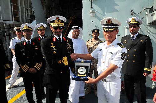 Wang Yongping (front R), commander of the Chinese Navy Frigate Maanshan, receives a souvenir from the United Arab Emirates (UAE) Navy Rear Admiral Sheikh Saeed bin Hamdan Al Nahyan at a welcoming ceremony in honour of the Chinese Navy Escort Task Group in Abu Dhabi, capital of the UAE, March 24, 2010.