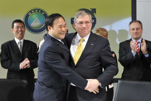 Geely Chairman Li Shufu (FRONT L) shakes hands with CFO of Ford Motor Company, Lewis Booth (FRONT R) after signing a deal in Goteborg of Sweden, March 28, 2010. China's Zhejiang Geely Holding Group signed a deal with Ford Motor Co. here on Sunday on the takeover of Sweden's Volvo Cars.