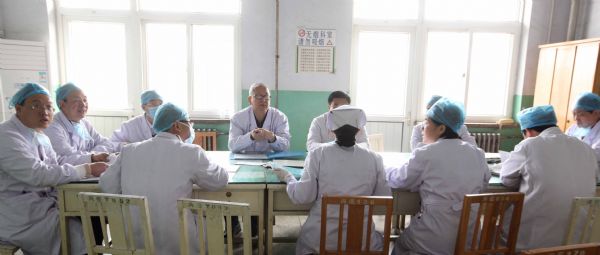 Medical persons talk during a consultation for rescued miners from the flooded Wangjialing Coal Mine at the Renmin Hospital in Hejin City in north China's Shanxi Province, on April 5, 2010. 