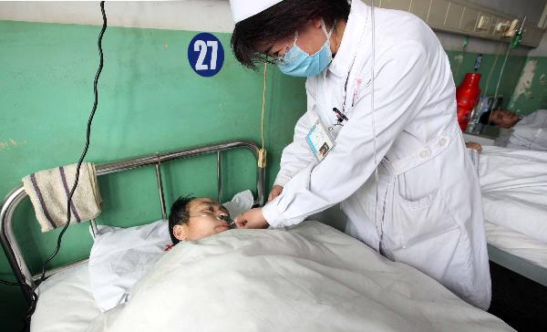 Li Daming, a rescued miner of the flooded Wangjialing Coal Mine, receives treatment at Hejin People&apos;s Hospital in Hejin, north China&apos;s Shanxi Province, April 6, 2010.