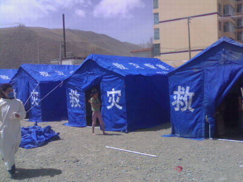 Relief shelters have been set up in Jiegu township of Yushu prefecture on April 14.