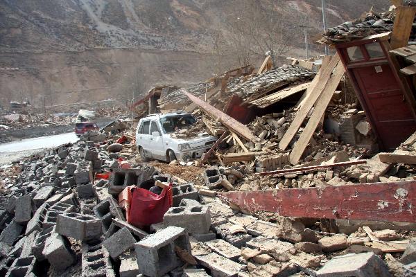 Photo taken on April 14, 2010 shows the ruins of collapsed houses after an earthquake in Yushu County, northwest China's Qinghai Province.