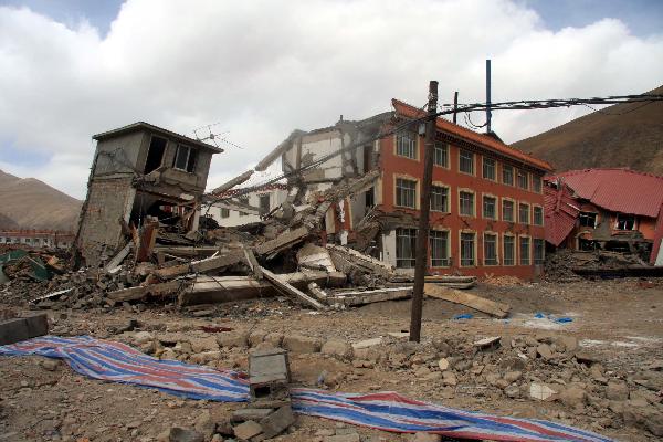 Photo taken on April 14, 2010 shows collapsed houses after an earthquake in Yushu County, northwest China's Qinghai Province.