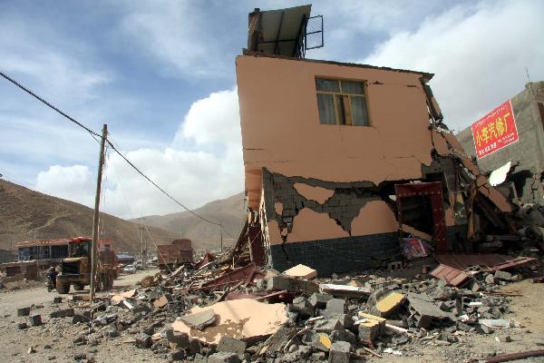 Photo taken on April 14, 2010 shows collapsed houses after an earthquake in Yushu County, northwest China's Qinghai Province.