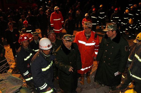 Rescuers work in Yushu County, northwest China's Qinghai Province, April 15, 2010. 