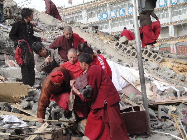 Local people succor the injured persons from the debris of crumbled houses shortly after an earthquake jolted at 7:49 AM, at Gyegu Town, of Yushu, a Tibetan autonomous prefecture in western Qinghai Province of northwest China, April 14, 2010.