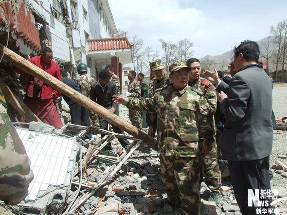 The Yushu armed police launched massive rescue in the earthquake-hit area before the rescuing equipment was transported to the quake site, April 14, 2010. Up to 8:00 PM, April 14, they have dug out with their own hands 960 people trapped in the ruins, including 62 bodies. The policemen&apos;s quick response after the quake saved valuable time for rescuing the residents&apos; lives.