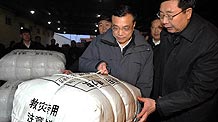 Chinese Vice Premier Li Keqiang (L, front) inspects the the urgent transportation of quake relief supplies in Shenyang, capital of northeast China's Liaoning Province, April 15, 2010.