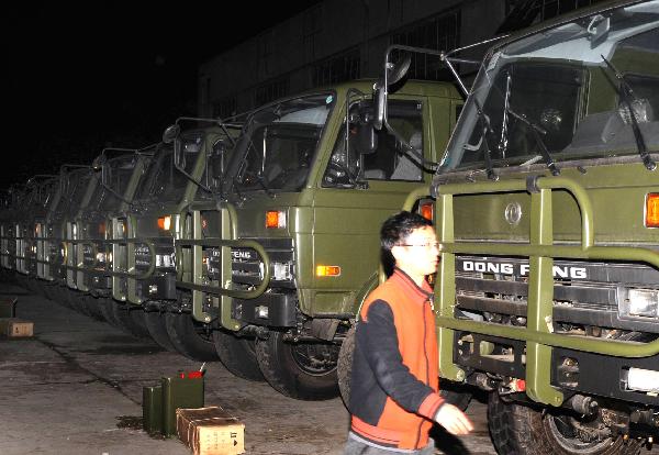 An array of some 39 plateau proper-functional kitchen trucks are fully equipped and poised to set out for the quake-jolted zone in Yushu of Qinghai, at Lu'an City, east China's Anhui Province, April 15, 2010. 