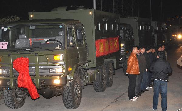 An array of some 39 plateau proper-functional kitchen trucks are fully equipped and poised to set out for the quake-jolted zone in Yushu of Qinghai, at Lu'an City, east China's Anhui Province, April 15, 2010.