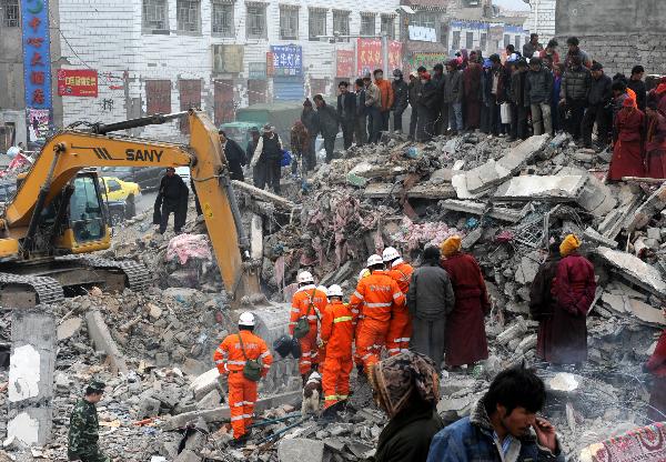 Rescuers from east China&apos;s Shandong Province search for survivors among debris of Minzu Hotel at Gyegu Town of earthquake hit Yushu County of northwest China&apos;s Qinghai Province, April 16, 2010. The rescuers have been doing unremitting efforts to save people&apos;s lives during the &apos;golden 72 hours&apos; since the 7.1-magnitude quake struck Yushu early Wednesday.