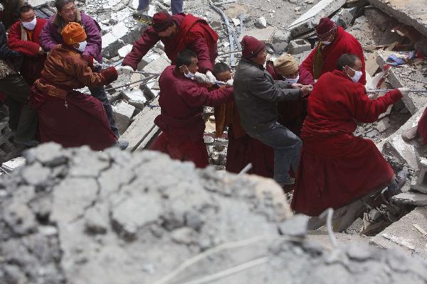 Rescuers work in a sustaining operation of searching for survivors among debris in quake-hit Yushu County, northwest China&apos;s Qinghai Province, April 16, 2010. 