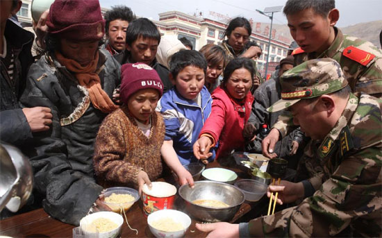 Army men distribute instant noodles to quake victims in Yushu Tibetan Autonomous Prefecture in Qinghai that was hit by a 7.1-magnitude earthquake early on Wednesday. 