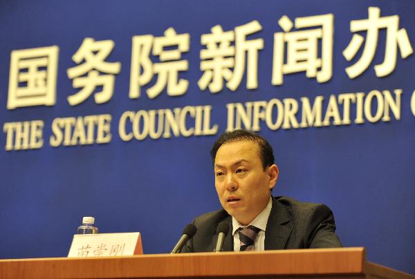Miao Chonggang, deputy head of the China Earthquake Administration's quake relief and emergency response department, speaks at a press conference in Beijing, capital of China, April 18, 2010.