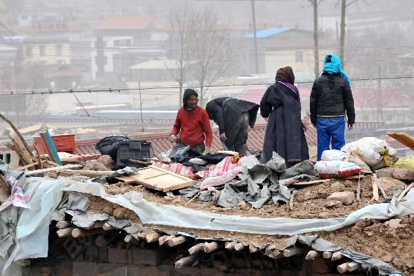 Local residents collect their belongs in the debris in Gyegu Town, the quake-hit Tibetan Autonomous Prefecture of Yushu, in northwest China&apos;s Qinghai Province, April 17, 2010. The 7.1-magnitude earthquake that struck Yushu of Qinghai Province, left 1,484 dead and 312 still missing, and about 100,000 people were relocated.