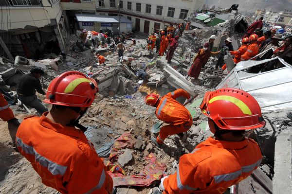 Members of China International Search and Rescue Team work in the quake-hit Yushu Tibetan Autonomous Prefecture of northwest China&apos;s Qinghai Province, April 19, 2010.